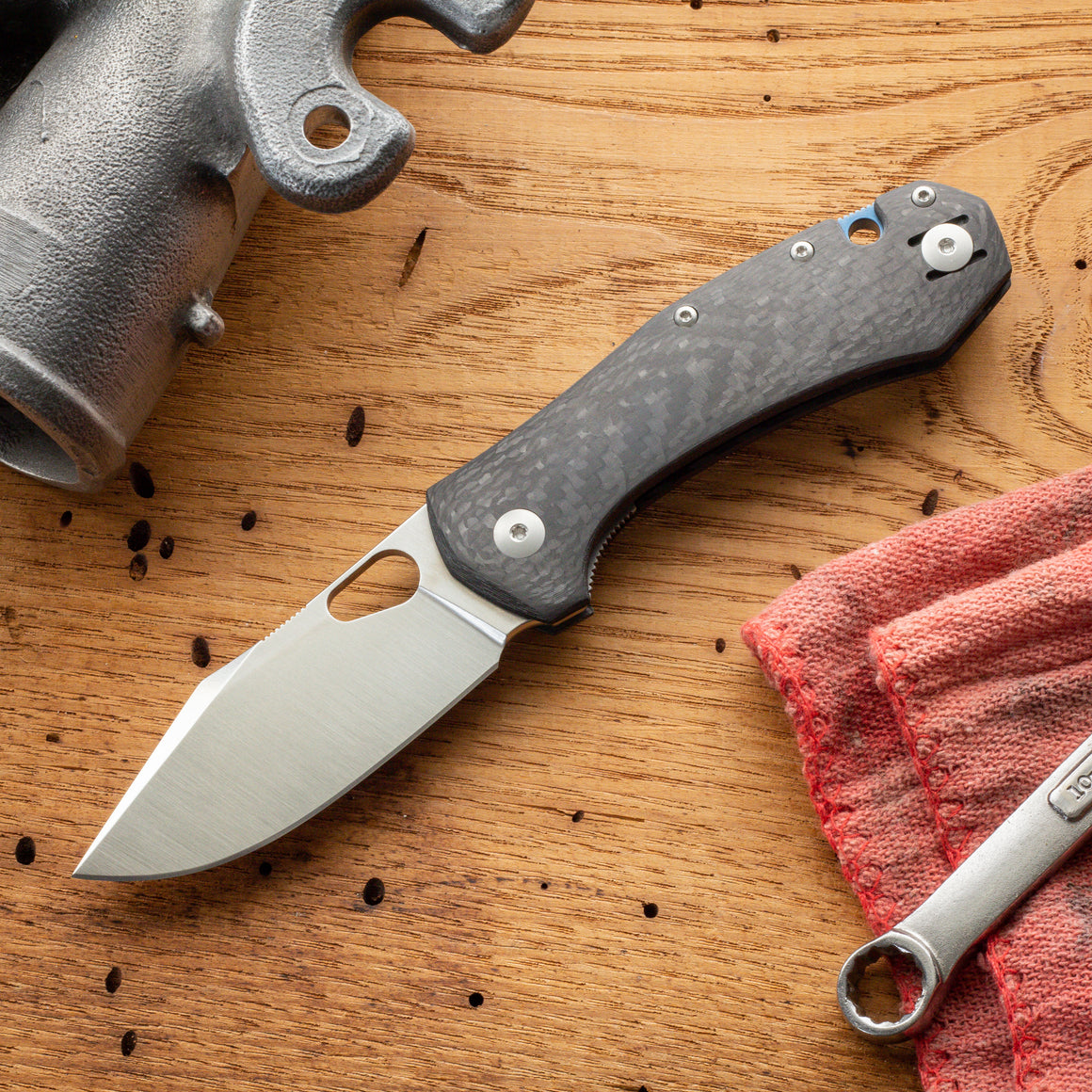 ACE Atelier - Carbon Fiber